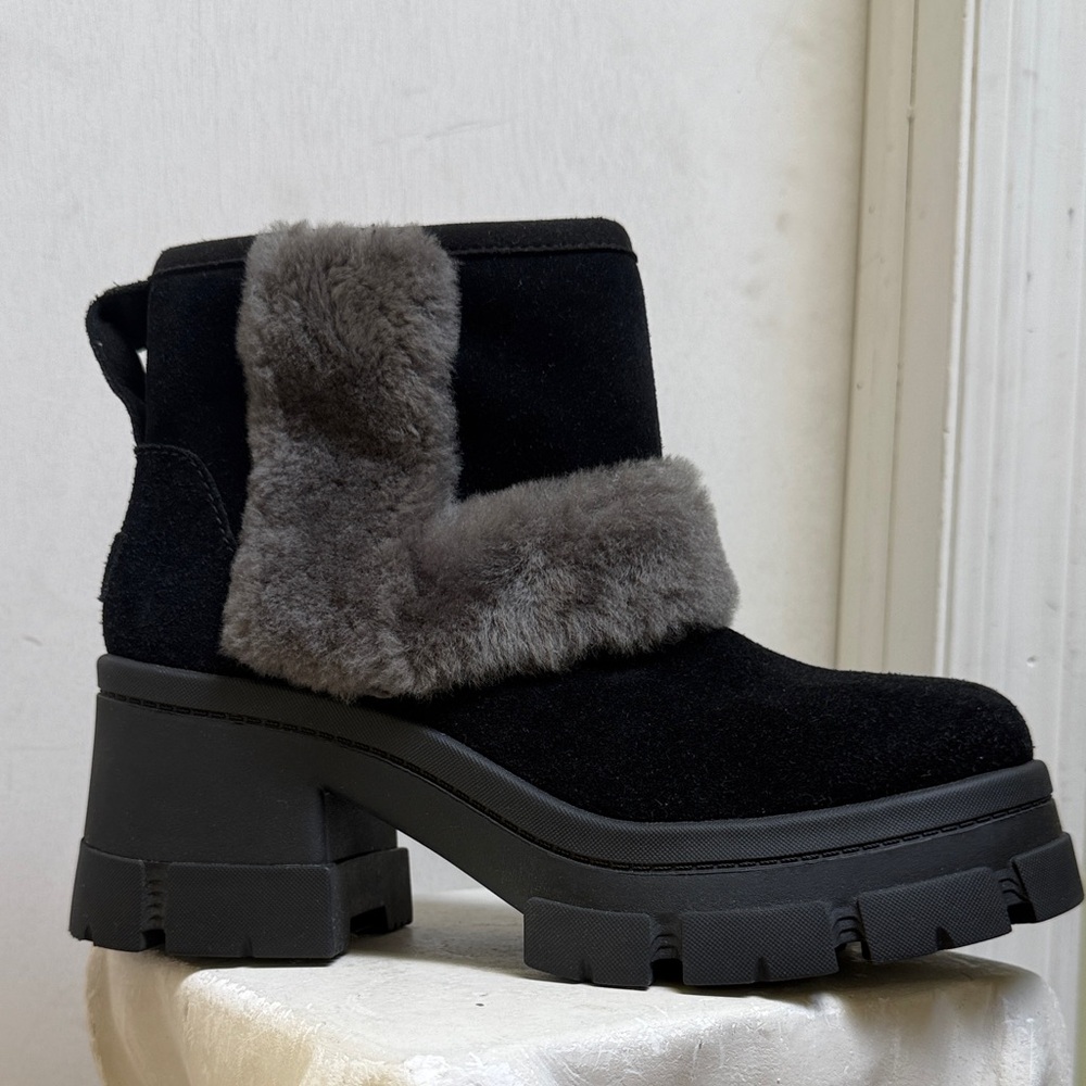 UGG Women's Brooklyn Sunburst waterproof boots in black suede  size 9.5 H28N10